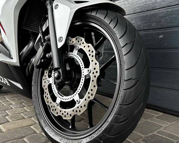 Белый Хонда CBR 400R, объемом двигателя 0.4 л и пробегом 32 тыс. км за 6000 $, фото 7 на Automoto.ua