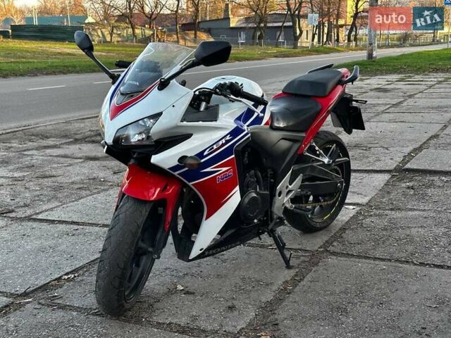 Белый Хонда CBR 400R, объемом двигателя 0.4 л и пробегом 32 тыс. км за 3600 $, фото 3 на Automoto.ua