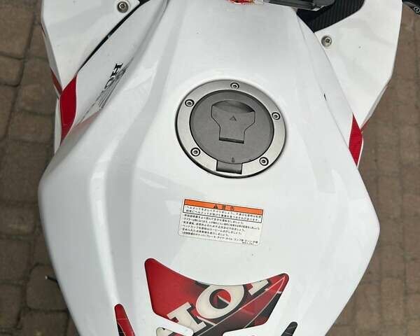 Білий Хонда CBR 400R, об'ємом двигуна 0.4 л та пробігом 50 тис. км за 4700 $, фото 13 на Automoto.ua