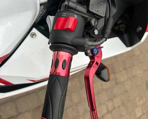 Білий Хонда CBR 400R, об'ємом двигуна 0.4 л та пробігом 50 тис. км за 4700 $, фото 8 на Automoto.ua