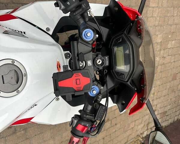Білий Хонда CBR 400R, об'ємом двигуна 0.4 л та пробігом 50 тис. км за 4700 $, фото 9 на Automoto.ua