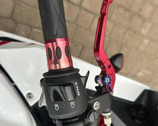 Білий Хонда CBR 400R, об'ємом двигуна 0.4 л та пробігом 50 тис. км за 4700 $, фото 11 на Automoto.ua