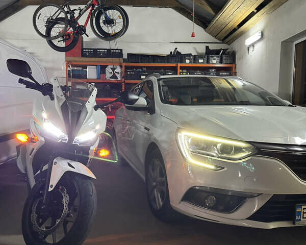 Білий Хонда CBR 400R, об'ємом двигуна 0.4 л та пробігом 31 тис. км за 5500 $, фото 3 на Automoto.ua
