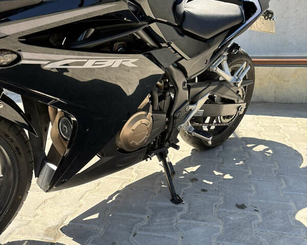 Черный Хонда CBR 400R, объемом двигателя 0.4 л и пробегом 38 тыс. км за 4900 $, фото 5 на Automoto.ua