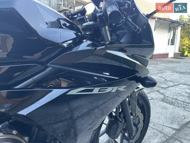 Черный Хонда CBR 400R, объемом двигателя 0.4 л и пробегом 39 тыс. км за 4150 $, фото 10 на Automoto.ua