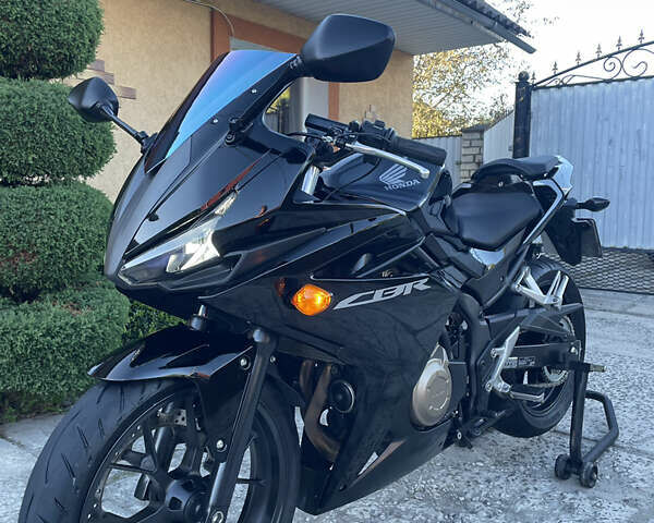 Черный Хонда CBR 400R, объемом двигателя 0.4 л и пробегом 39 тыс. км за 4150 $, фото 1 на Automoto.ua