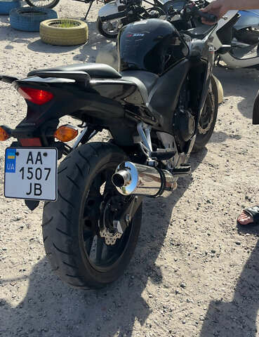 Черный Хонда CBR 400R, объемом двигателя 0.4 л и пробегом 30 тыс. км за 4300 $, фото 2 на Automoto.ua