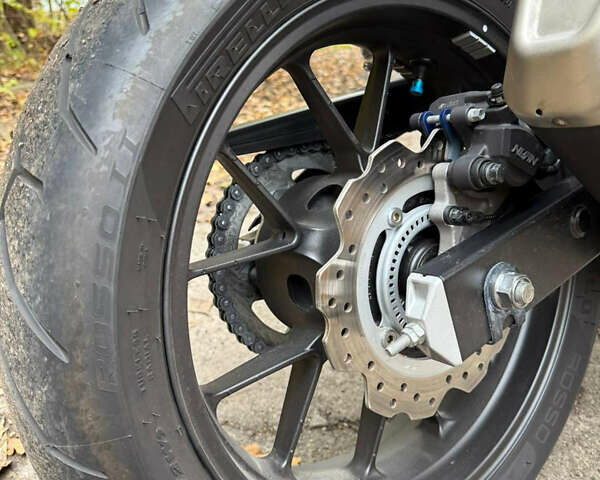 Черный Хонда CBR 400R, объемом двигателя 0.4 л и пробегом 8 тыс. км за 5600 $, фото 3 на Automoto.ua