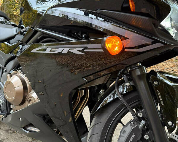 Черный Хонда CBR 400R, объемом двигателя 0.4 л и пробегом 8 тыс. км за 5600 $, фото 6 на Automoto.ua