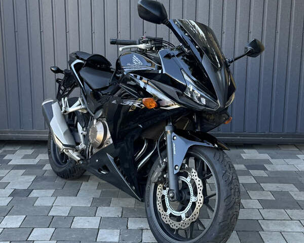 Черный Хонда CBR 400R, объемом двигателя 0.4 л и пробегом 39 тыс. км за 5000 $, фото 1 на Automoto.ua
