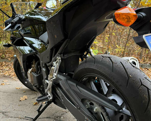 Черный Хонда CBR 400R, объемом двигателя 0.4 л и пробегом 8 тыс. км за 5600 $, фото 4 на Automoto.ua