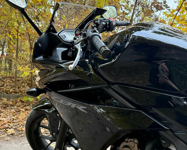 Черный Хонда CBR 400R, объемом двигателя 0.4 л и пробегом 8 тыс. км за 5600 $, фото 8 на Automoto.ua