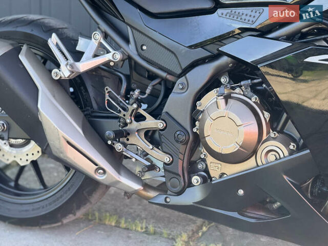 Черный Хонда CBR 400R, объемом двигателя 0.4 л и пробегом 35 тыс. км за 5000 $, фото 7 на Automoto.ua