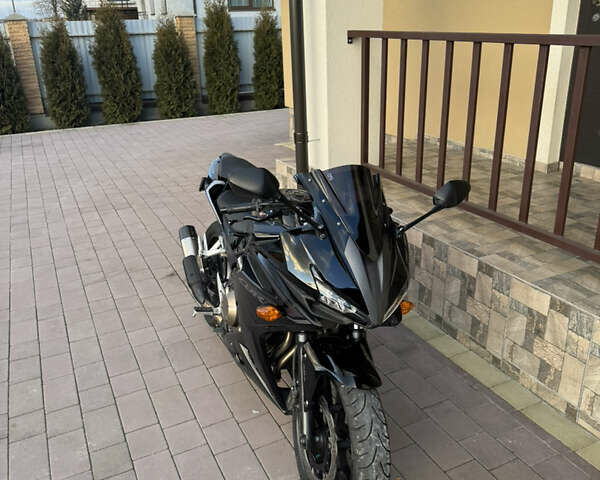 Черный Хонда CBR 400R, объемом двигателя 0.4 л и пробегом 39 тыс. км за 5000 $, фото 2 на Automoto.ua