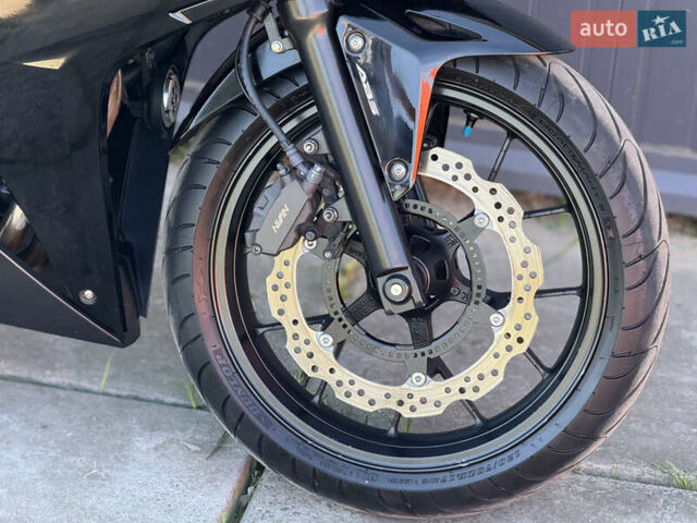 Черный Хонда CBR 400R, объемом двигателя 0.4 л и пробегом 35 тыс. км за 5000 $, фото 8 на Automoto.ua