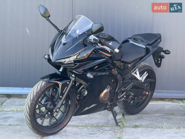 Черный Хонда CBR 400R, объемом двигателя 0.4 л и пробегом 35 тыс. км за 5000 $, фото 2 на Automoto.ua
