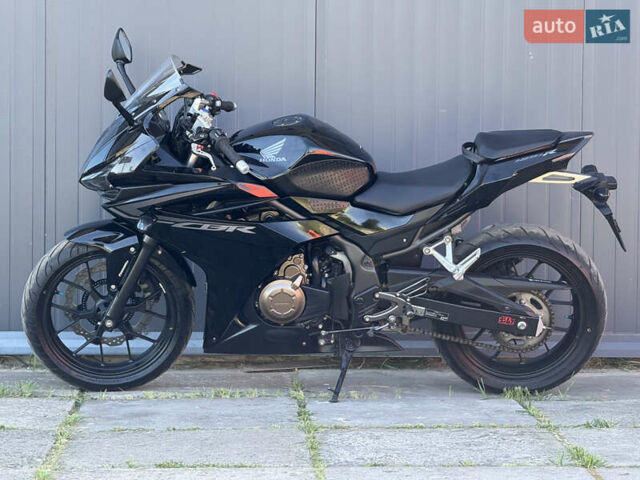 Черный Хонда CBR 400R, объемом двигателя 0.4 л и пробегом 35 тыс. км за 5000 $, фото 3 на Automoto.ua