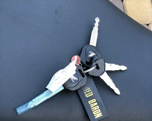 Красный Хонда CBR 400R, объемом двигателя 0 л и пробегом 25 тыс. км за 3950 $, фото 24 на Automoto.ua