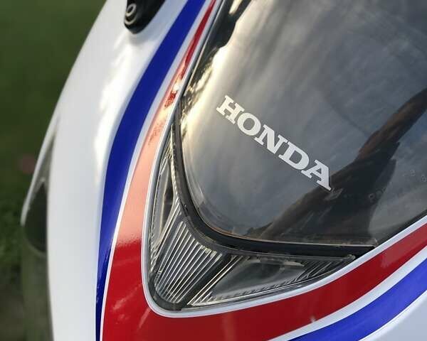 Красный Хонда CBR 400R, объемом двигателя 0 л и пробегом 25 тыс. км за 3950 $, фото 3 на Automoto.ua