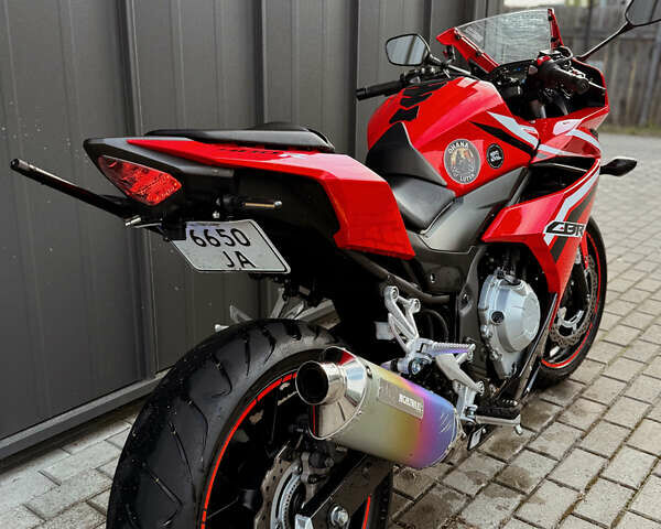 Красный Хонда CBR 400R, объемом двигателя 0.4 л и пробегом 7 тыс. км за 5300 $, фото 4 на Automoto.ua