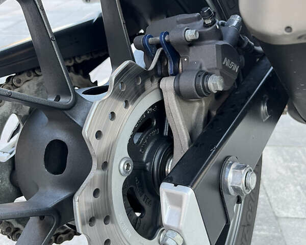 Червоний Хонда CBR 400R, об'ємом двигуна 0.4 л та пробігом 23 тис. км за 5000 $, фото 16 на Automoto.ua