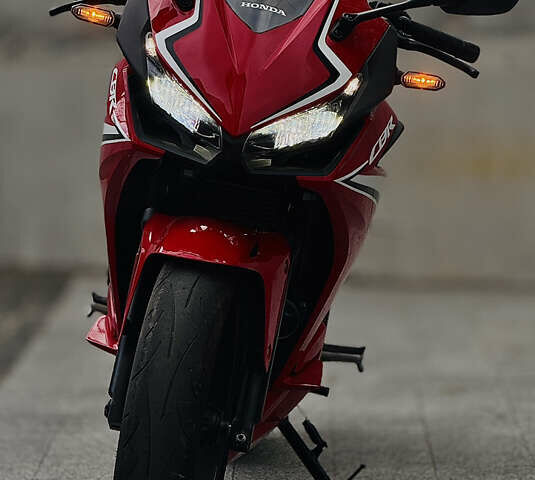 Красный Хонда CBR 400R, объемом двигателя 0.4 л и пробегом 28 тыс. км за 6000 $, фото 2 на Automoto.ua