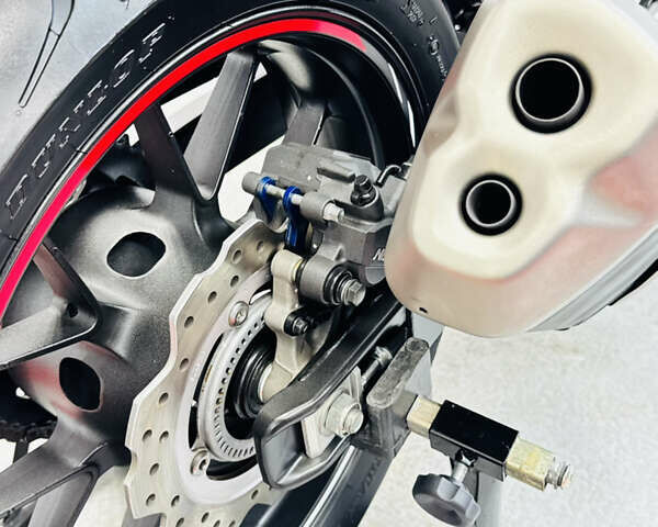 Красный Хонда CBR 400R, объемом двигателя 0.4 л и пробегом 11 тыс. км за 6000 $, фото 19 на Automoto.ua