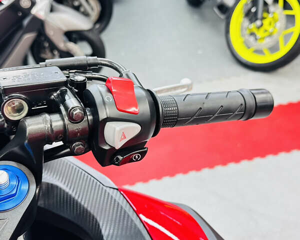 Красный Хонда CBR 400R, объемом двигателя 0.4 л и пробегом 11 тыс. км за 6000 $, фото 23 на Automoto.ua