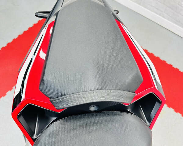 Красный Хонда CBR 400R, объемом двигателя 0.4 л и пробегом 11 тыс. км за 6000 $, фото 29 на Automoto.ua