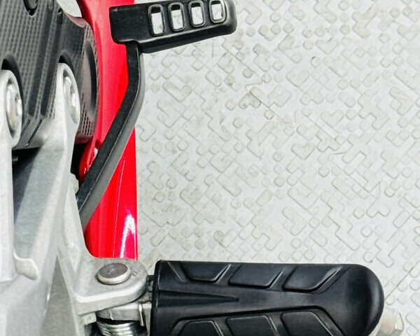 Красный Хонда CBR 400R, объемом двигателя 0.4 л и пробегом 11 тыс. км за 6000 $, фото 25 на Automoto.ua