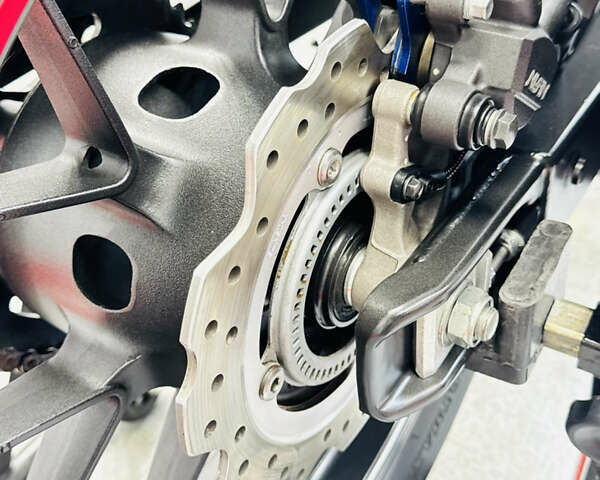 Красный Хонда CBR 400R, объемом двигателя 0.4 л и пробегом 11 тыс. км за 6000 $, фото 20 на Automoto.ua