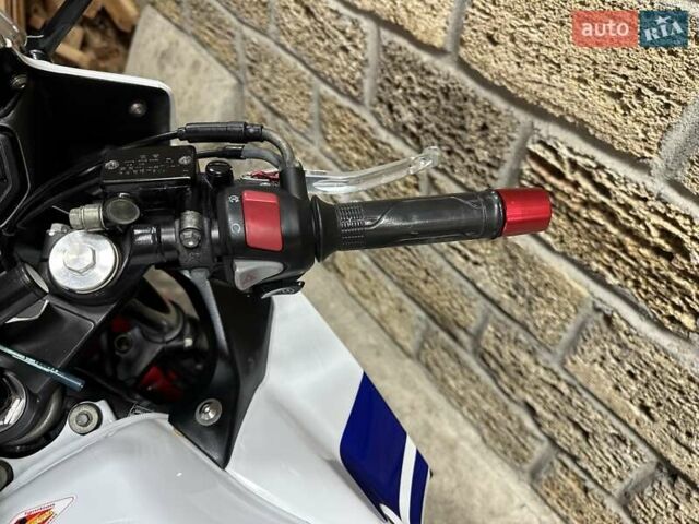 Хонда CBR 400R, объемом двигателя 0 л и пробегом 26 тыс. км за 3900 $, фото 6 на Automoto.ua