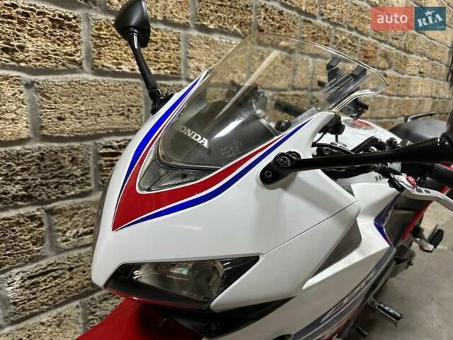 Хонда CBR 400R, объемом двигателя 0 л и пробегом 26 тыс. км за 3900 $, фото 9 на Automoto.ua
