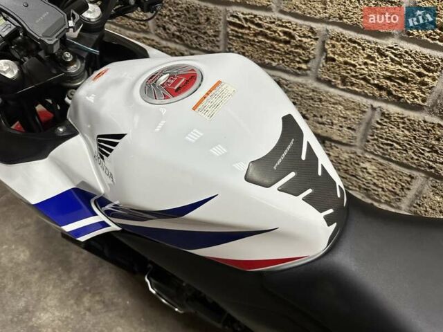 Хонда CBR 400R, объемом двигателя 0 л и пробегом 26 тыс. км за 3900 $, фото 8 на Automoto.ua