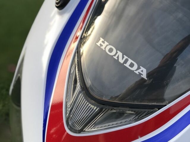 Хонда CBR 400R, объемом двигателя 0.4 л и пробегом 0 тыс. км за 3950 $, фото 6 на Automoto.ua