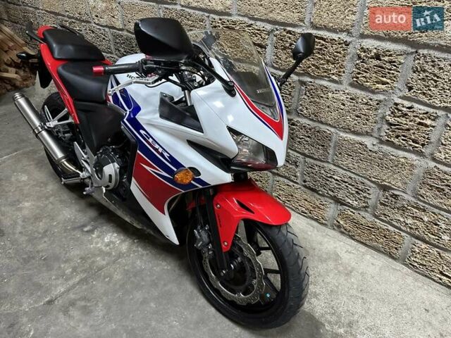 Хонда CBR 400R, объемом двигателя 0 л и пробегом 26 тыс. км за 3900 $, фото 5 на Automoto.ua