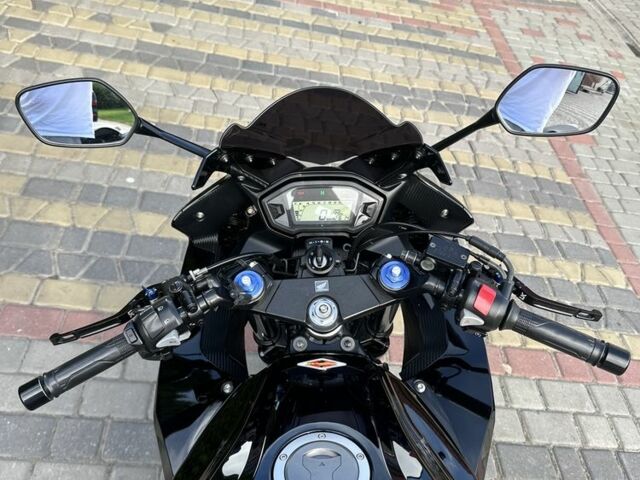 Хонда CBR 400R, объемом двигателя 0.4 л и пробегом 0 тыс. км за 4900 $, фото 7 на Automoto.ua