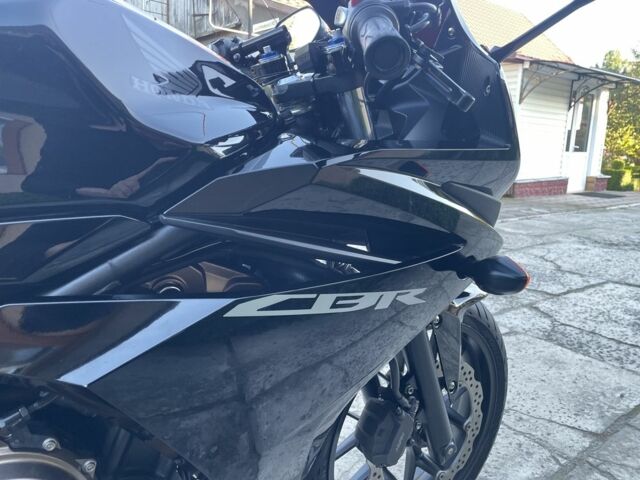 Хонда CBR 400R, объемом двигателя 0.4 л и пробегом 0 тыс. км за 4150 $, фото 7 на Automoto.ua