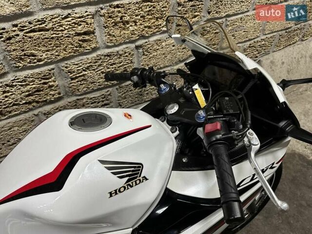 Хонда CBR 400R, объемом двигателя 0 л и пробегом 34 тыс. км за 4800 $, фото 5 на Automoto.ua