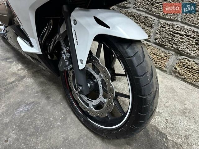 Хонда CBR 400R, объемом двигателя 0 л и пробегом 34 тыс. км за 4800 $, фото 4 на Automoto.ua