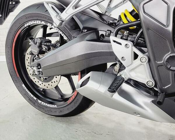 Сірий Хонда CBR 650, об'ємом двигуна 0.65 л та пробігом 10 тис. км за 8999 $, фото 14 на Automoto.ua