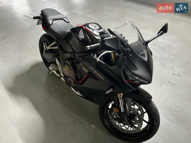 Чорний Хонда CBR 650R, об'ємом двигуна 0.65 л та пробігом 7 тис. км за 8500 $, фото 17 на Automoto.ua
