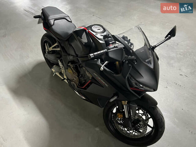 Чорний Хонда CBR 650R, об'ємом двигуна 0.65 л та пробігом 7 тис. км за 8500 $, фото 1 на Automoto.ua