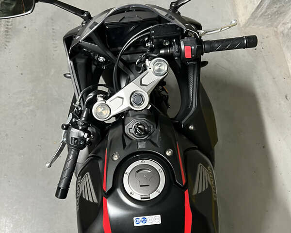 Чорний Хонда CBR 650R, об'ємом двигуна 0.65 л та пробігом 7 тис. км за 8500 $, фото 4 на Automoto.ua