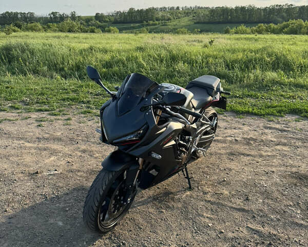 Черный Хонда CBR 650R, объемом двигателя 0.65 л и пробегом 24 тыс. км за 8700 $, фото 1 на Automoto.ua