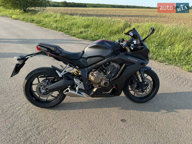 Черный Хонда CBR 650R, объемом двигателя 0.65 л и пробегом 24 тыс. км за 8700 $, фото 5 на Automoto.ua
