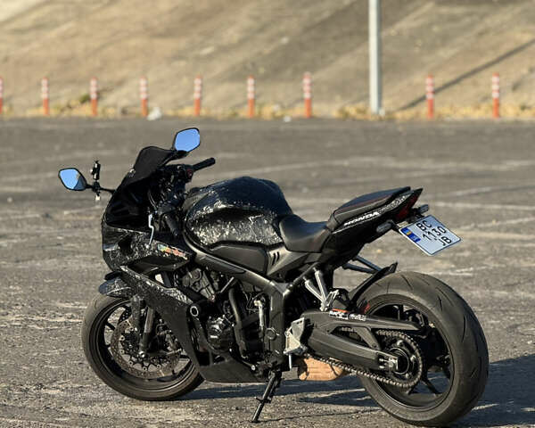 Черный Хонда CBR 650R, объемом двигателя 0.65 л и пробегом 14 тыс. км за 9800 $, фото 5 на Automoto.ua