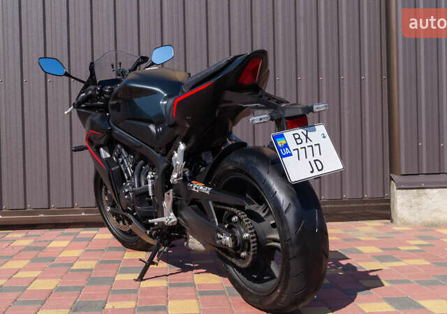 Черный Хонда CBR 650R, объемом двигателя 0.65 л и пробегом 14 тыс. км за 9900 $, фото 4 на Automoto.ua