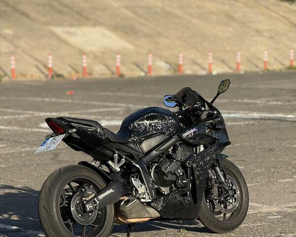 Черный Хонда CBR 650R, объемом двигателя 0.65 л и пробегом 14 тыс. км за 9800 $, фото 2 на Automoto.ua