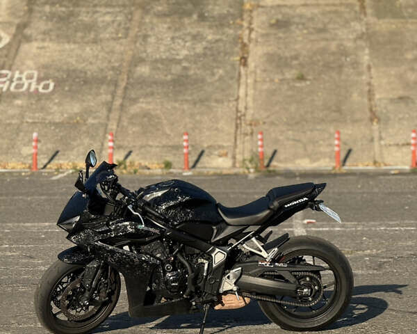 Черный Хонда CBR 650R, объемом двигателя 0.65 л и пробегом 14 тыс. км за 9800 $, фото 4 на Automoto.ua